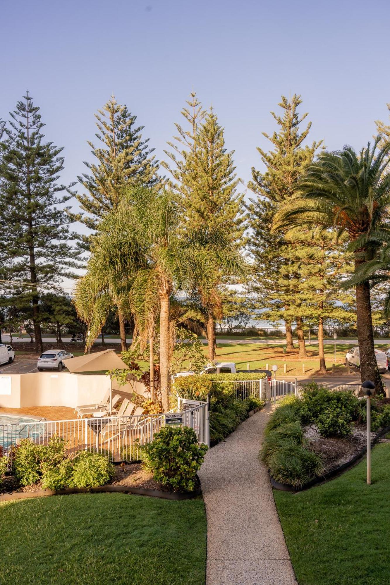 Cashelmara Beachfront Apartments Gold Coast Exterior photo